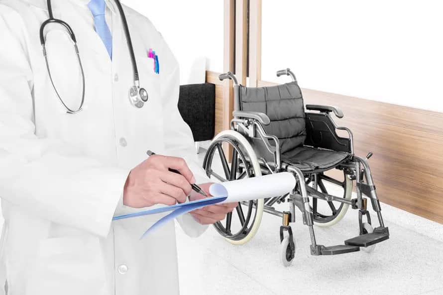 Jak złożyć wózek inwalidzki - proste kroki, które musisz znać