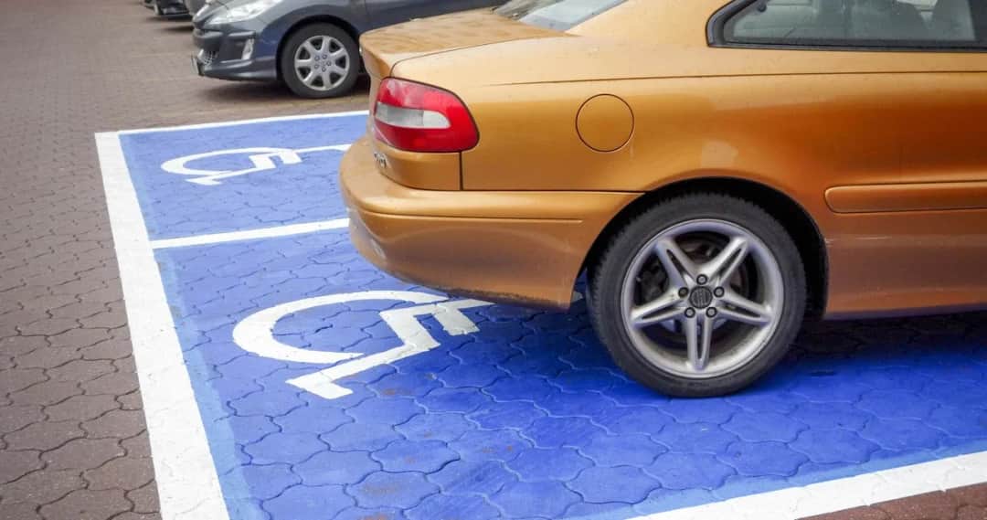 Czy można parkować na kopercie bez osoby niepełnosprawnej? Sprawdź konsekwencje