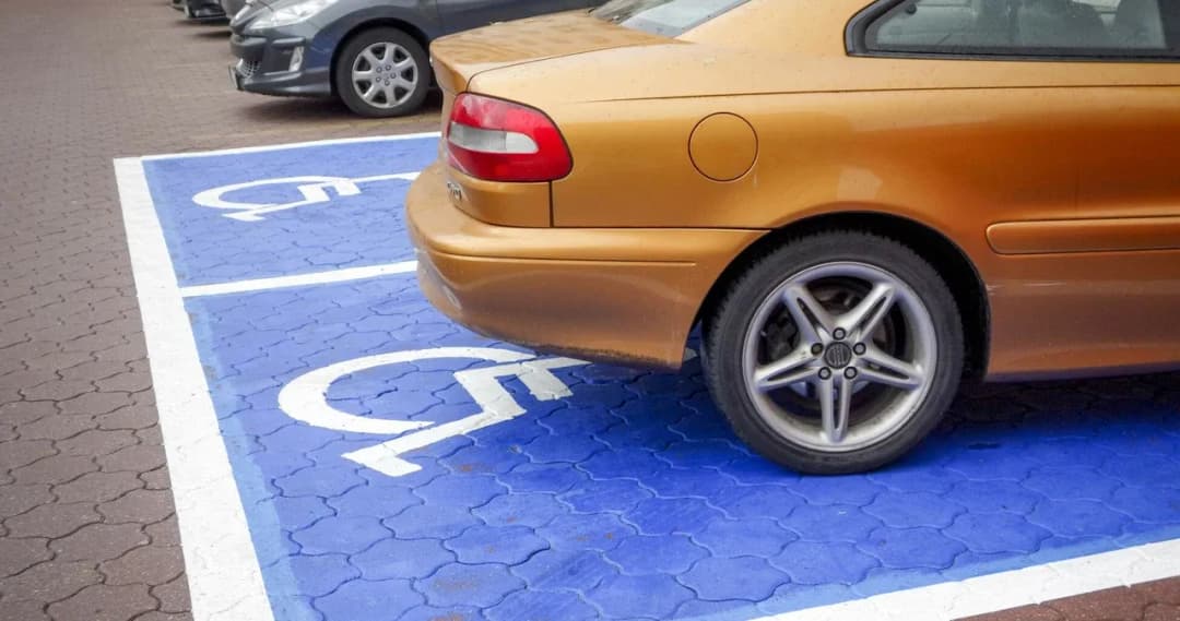 Czy można parkować na kopercie bez osoby niepełnosprawnej? Sprawdź konsekwencje