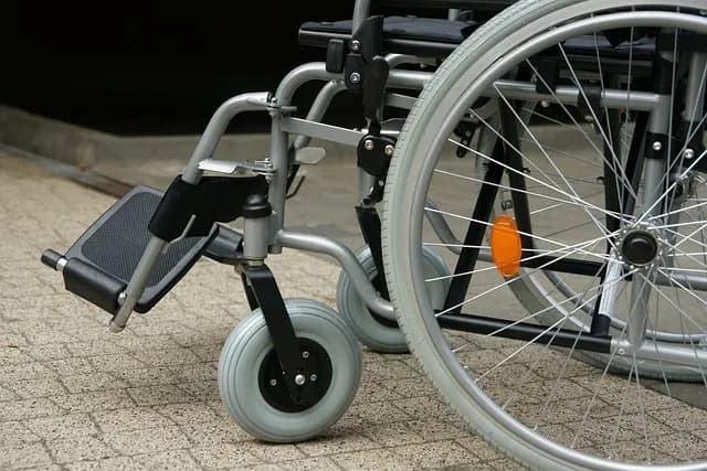 Jakie ciśnienie w oponach wózka inwalidzkiego zapewnia bezpieczeństwo?