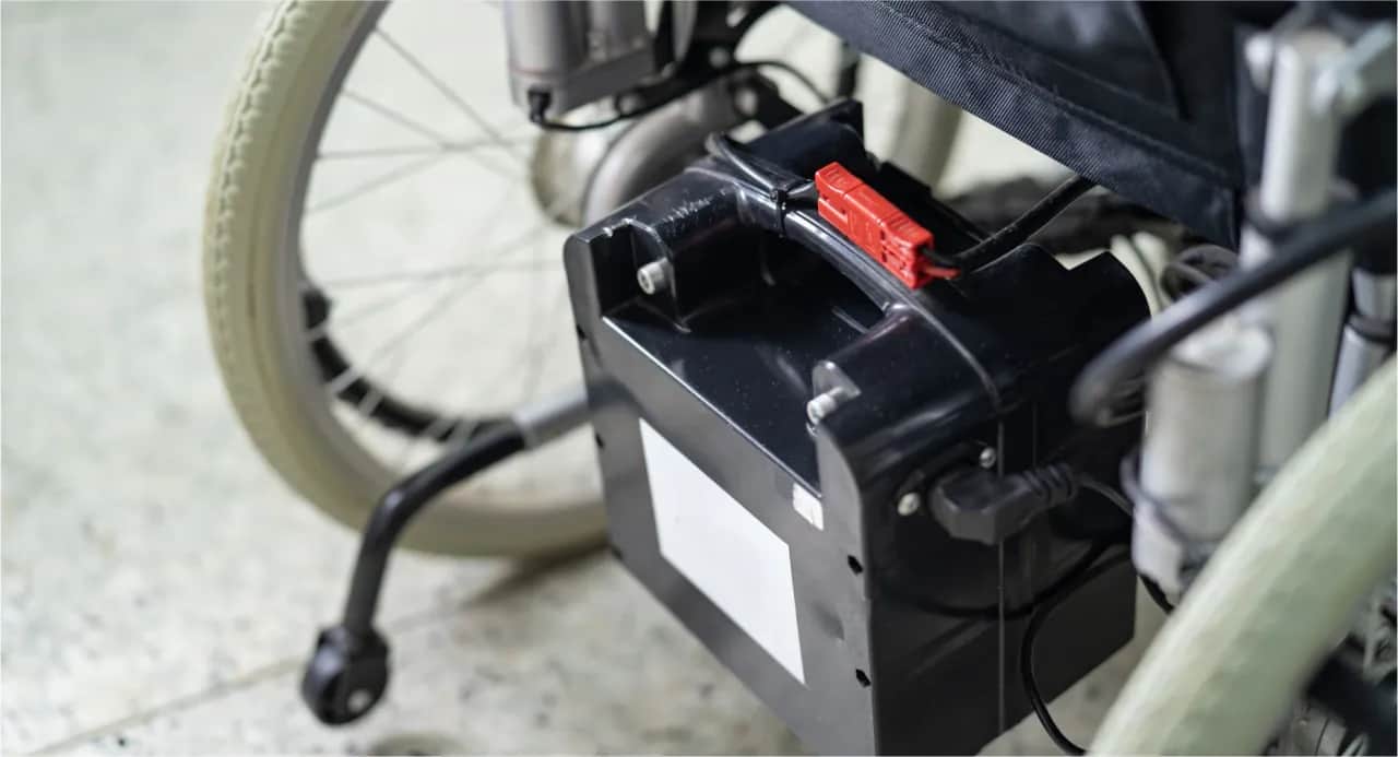 Jak ładować wózek inwalidzki, aby uniknąć problemów z akumulatorem